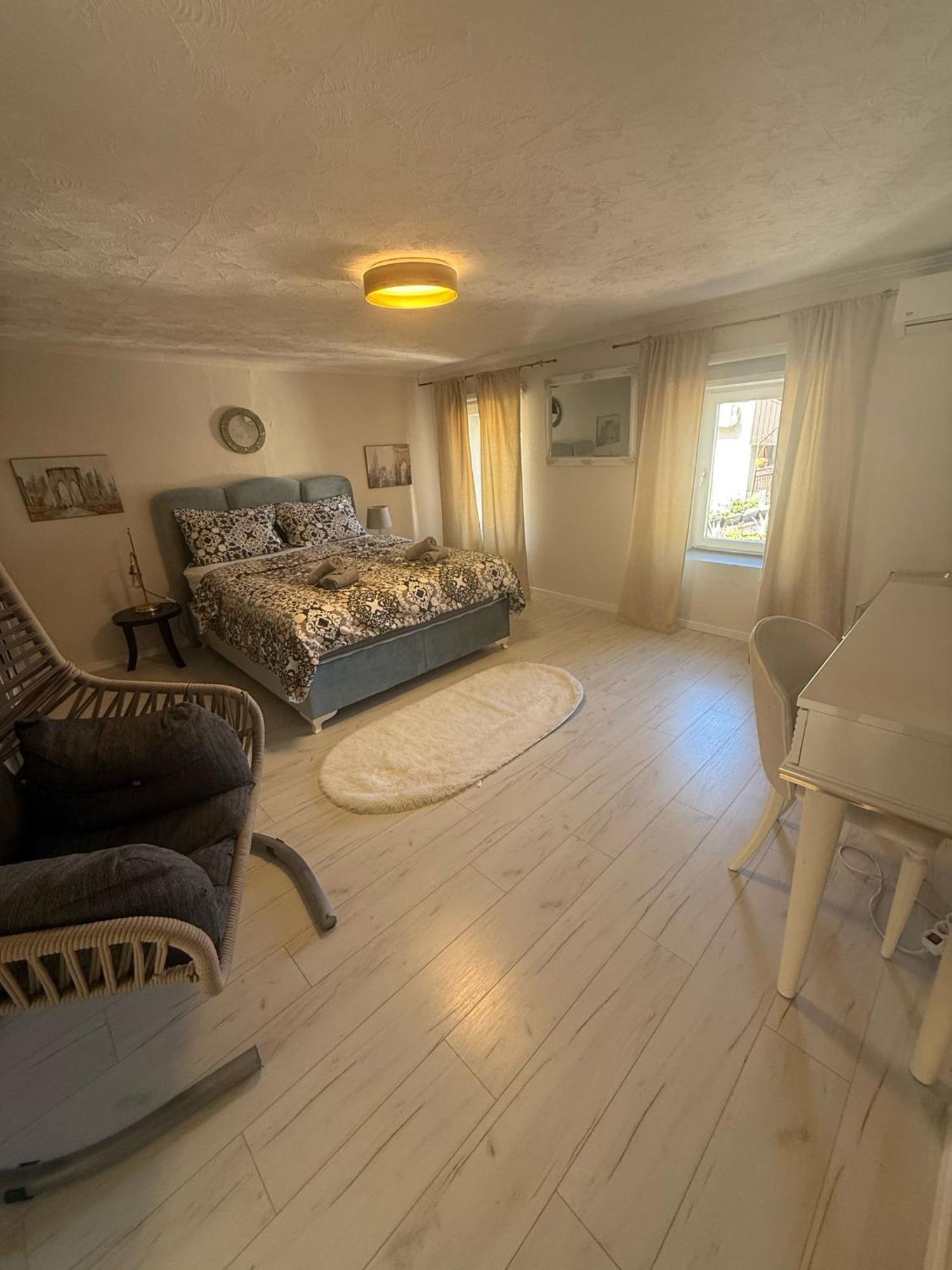 Apartment With Garden Hanja Mostar Rum bild